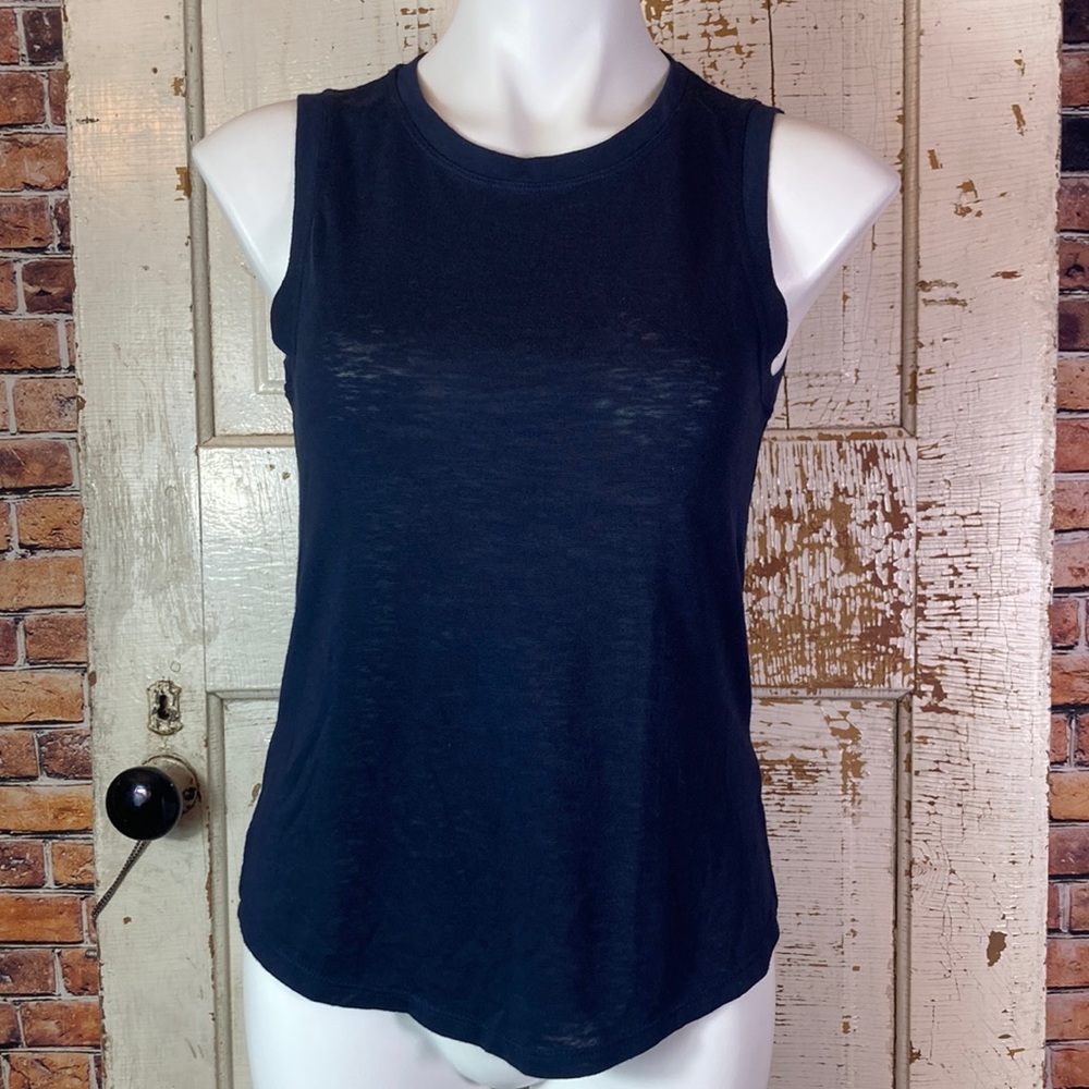 🍄 Athleta Navy Crew Neck Tank Top